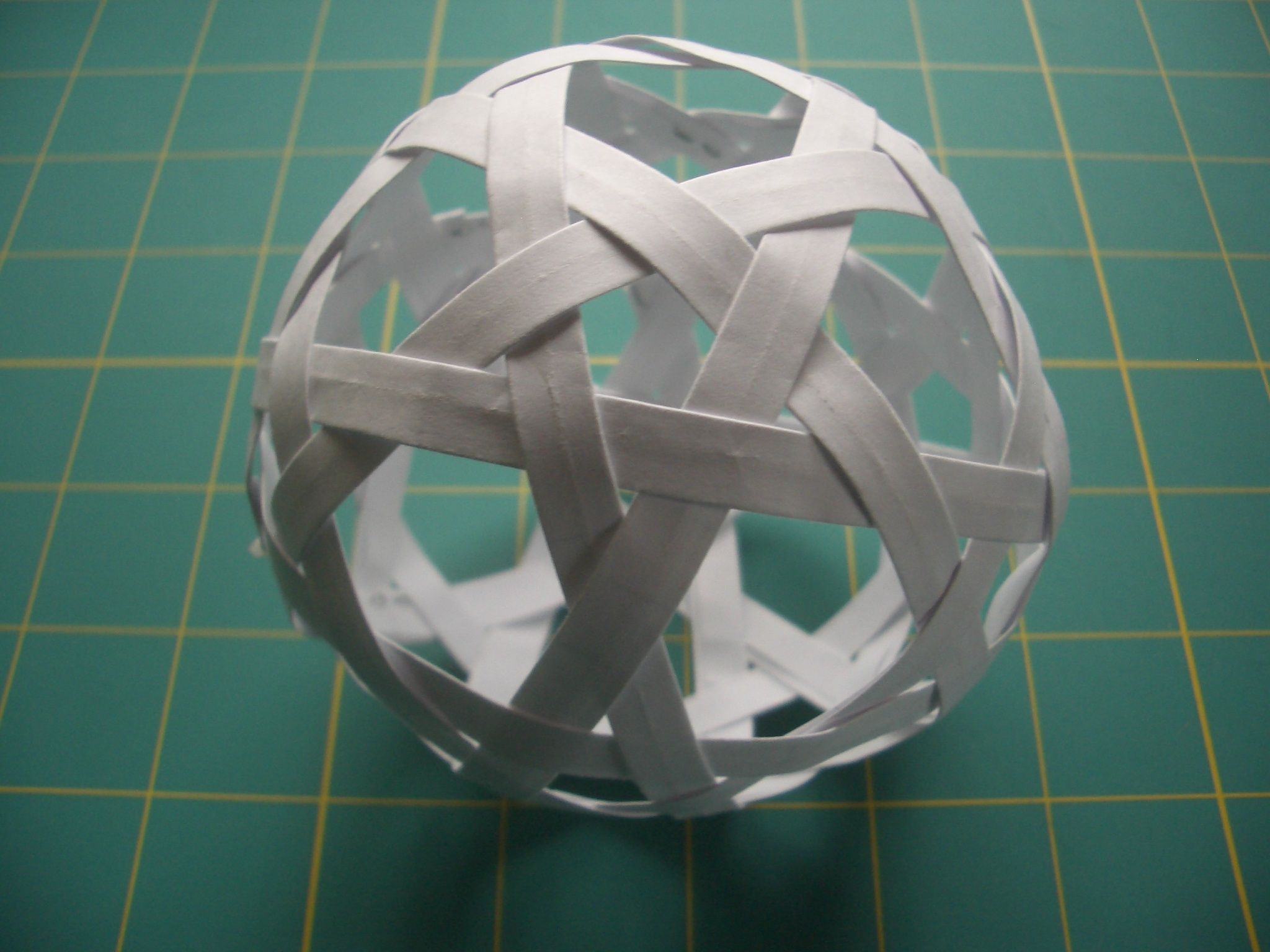 10 Strip Woven Ball 4 Steps (with Pictures) Instructables