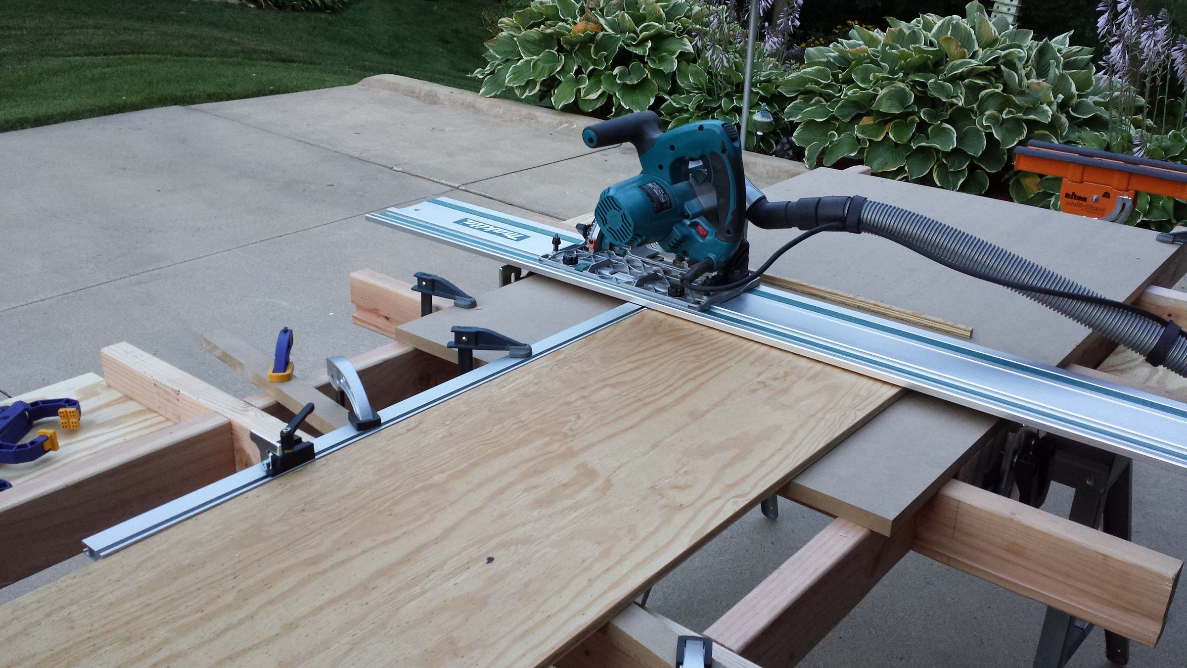 Simple Plywood Cutting Table / Work Table (Updated) 6 Steps (with