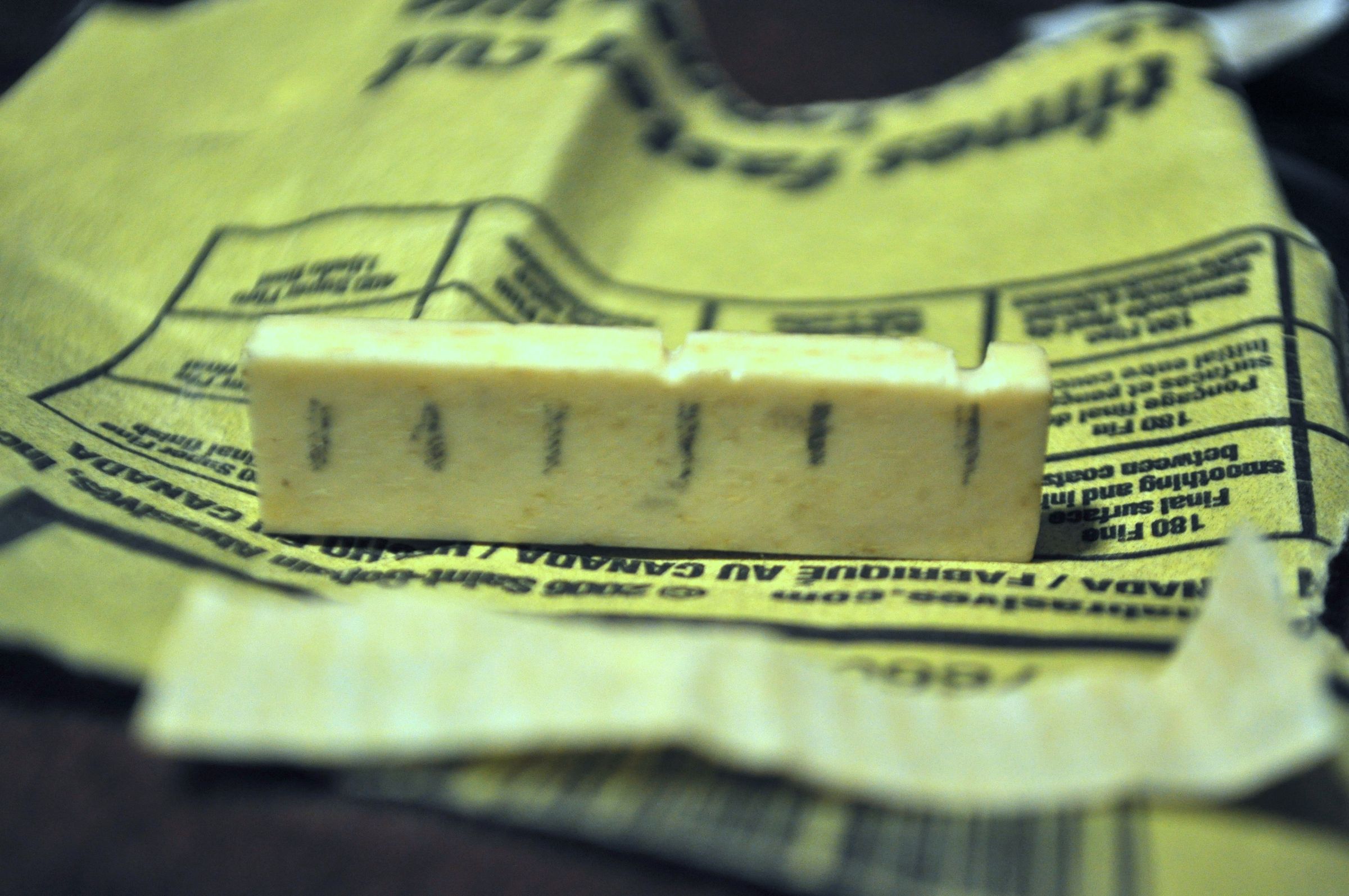 How to Make a Fretless Guitar With a Glass Fretboard! 6 Steps (with