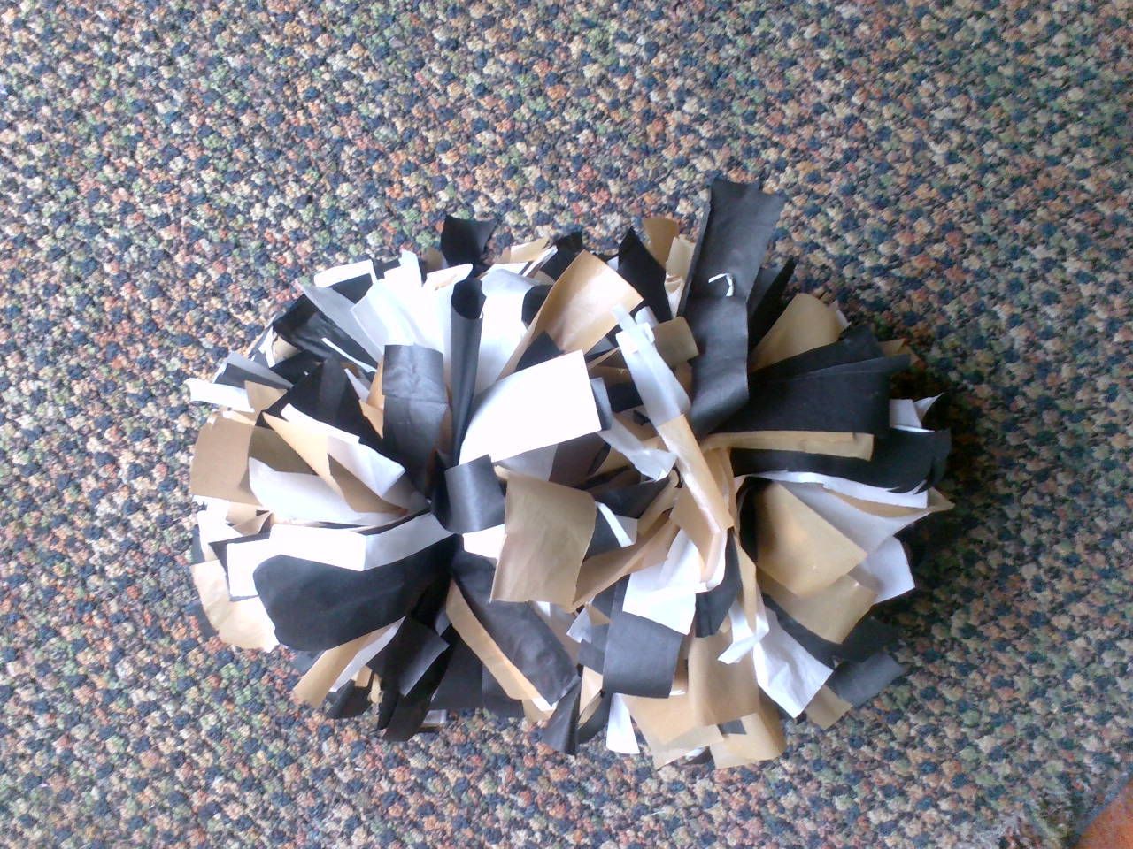 Diy Cheerleading Pom Poms 7 Steps With Pictures Instructables