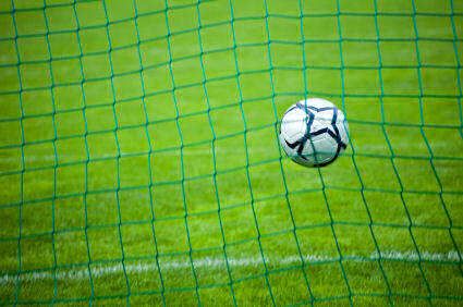 How To Properly Strike A Soccer Ball 3 Steps Instructables