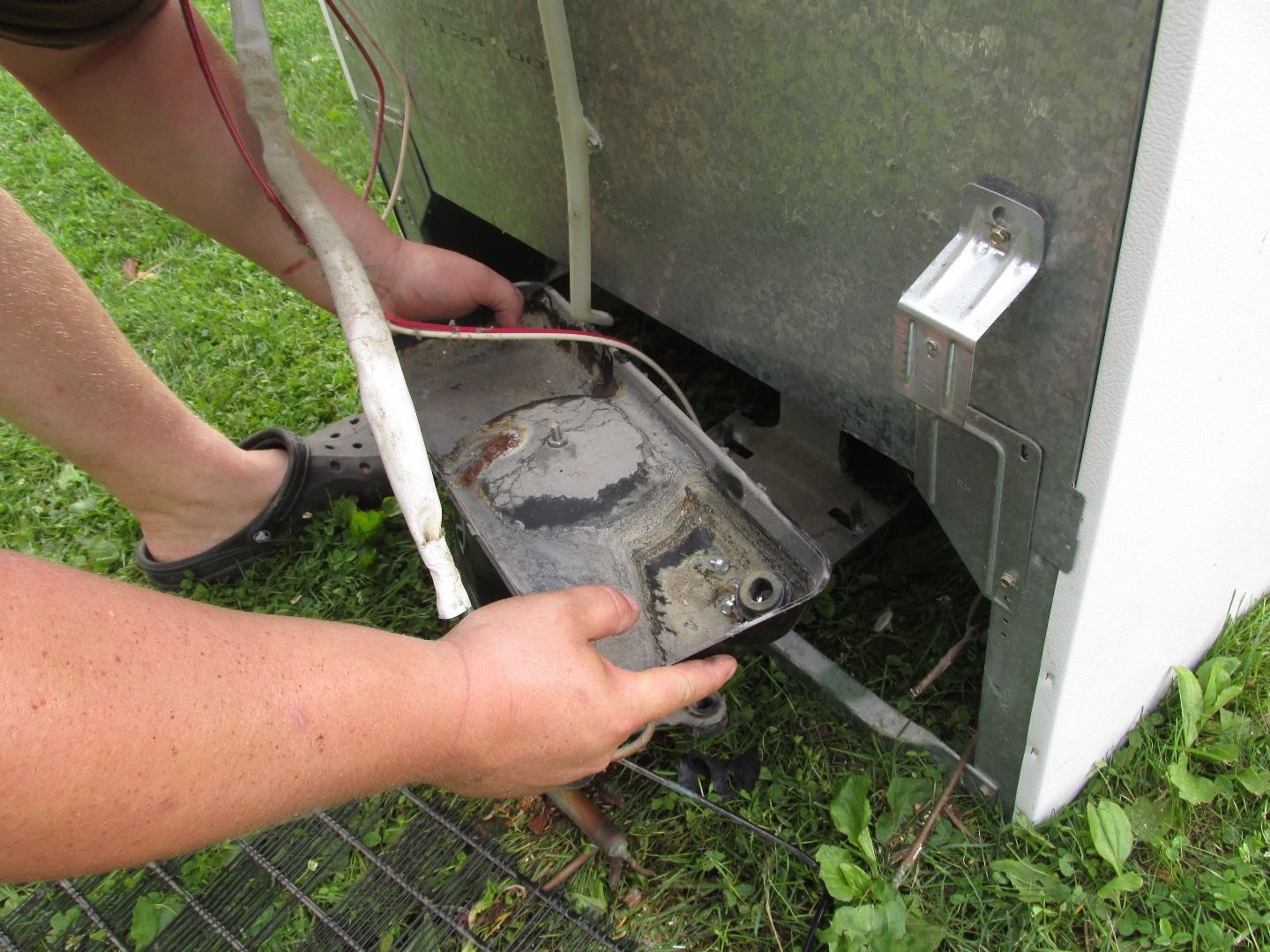 Awesome Rustic Cooler From Broken Refrigerator and Pallets 11 Steps