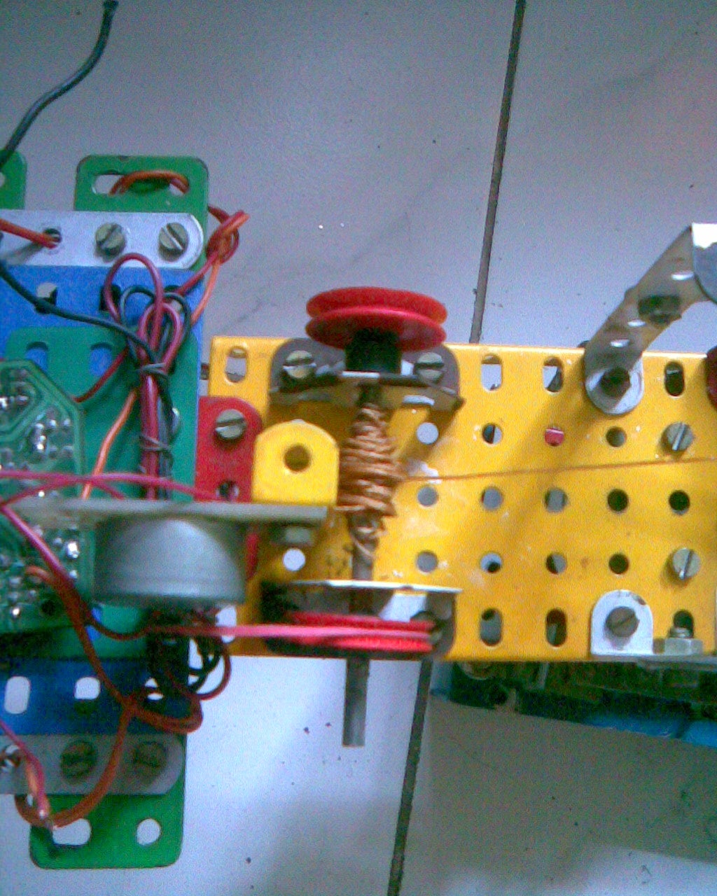 REMOTE CONTROLLED CRANE 8 Steps Instructables