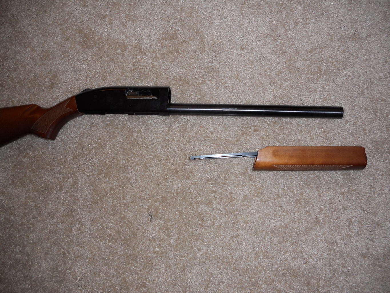 How to Disassemble a Mossberg 500 Series Shotgun : 9 Steps ...