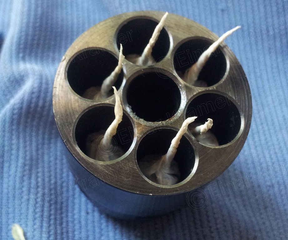 DIY guide for Paper cartridges for black powder revolver/Papir-patroner for svartkrutt-revolver with step-by-step instructions