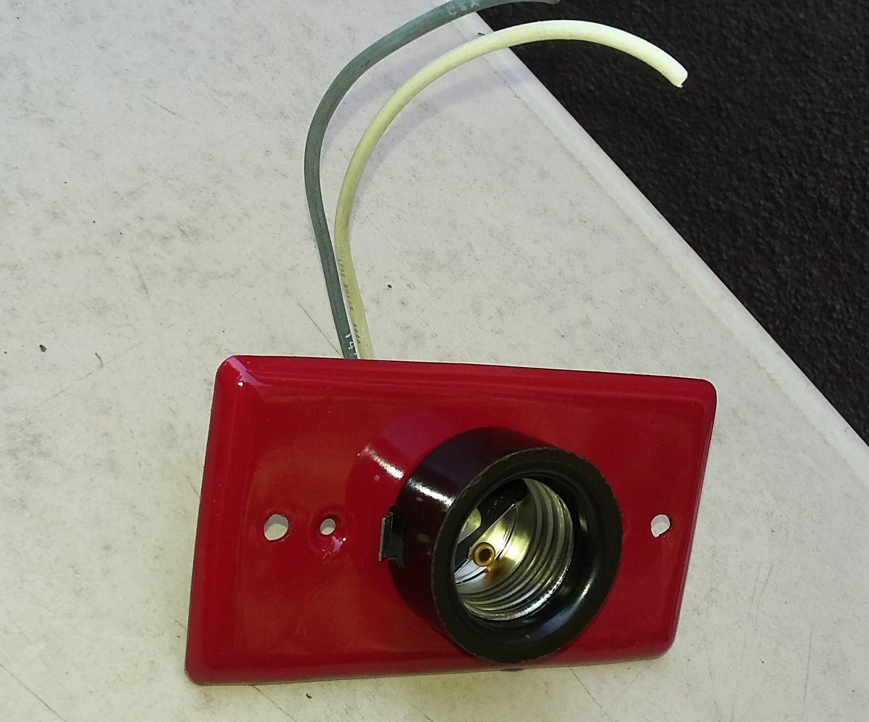 LED EMT (Electric Metallic Tubing) Light Fixture (Old School) 6 Steps