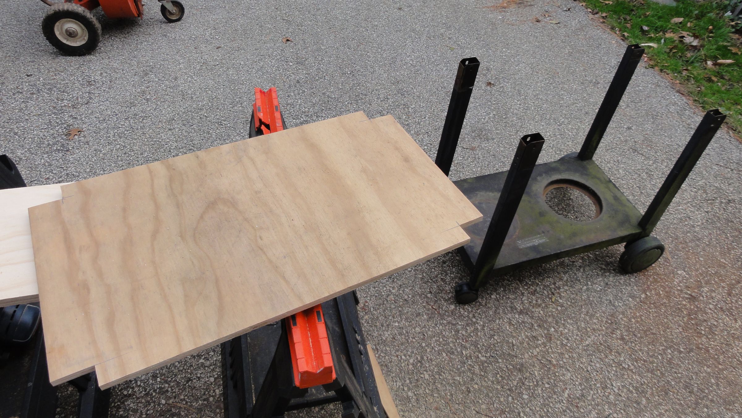 Welding (MIG) Cart From Old Gas Grill and Scraps 4 Steps (with