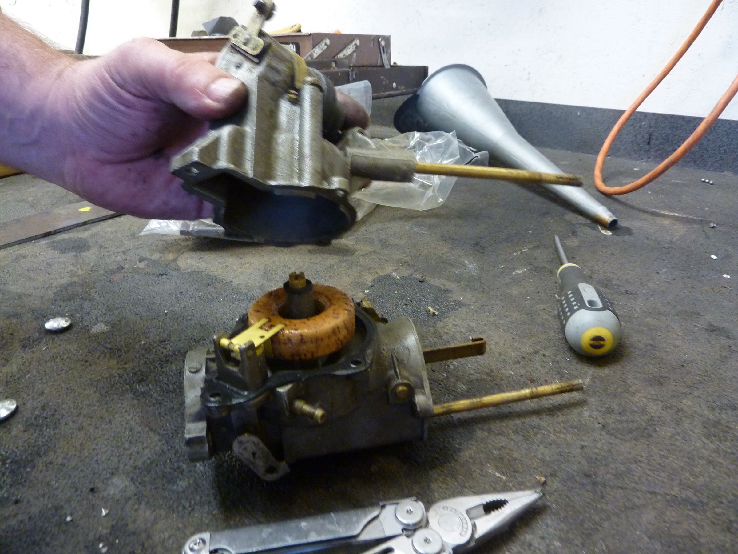 How to Open and Clean an Outboard Motor Carburetor 5 Steps (with
