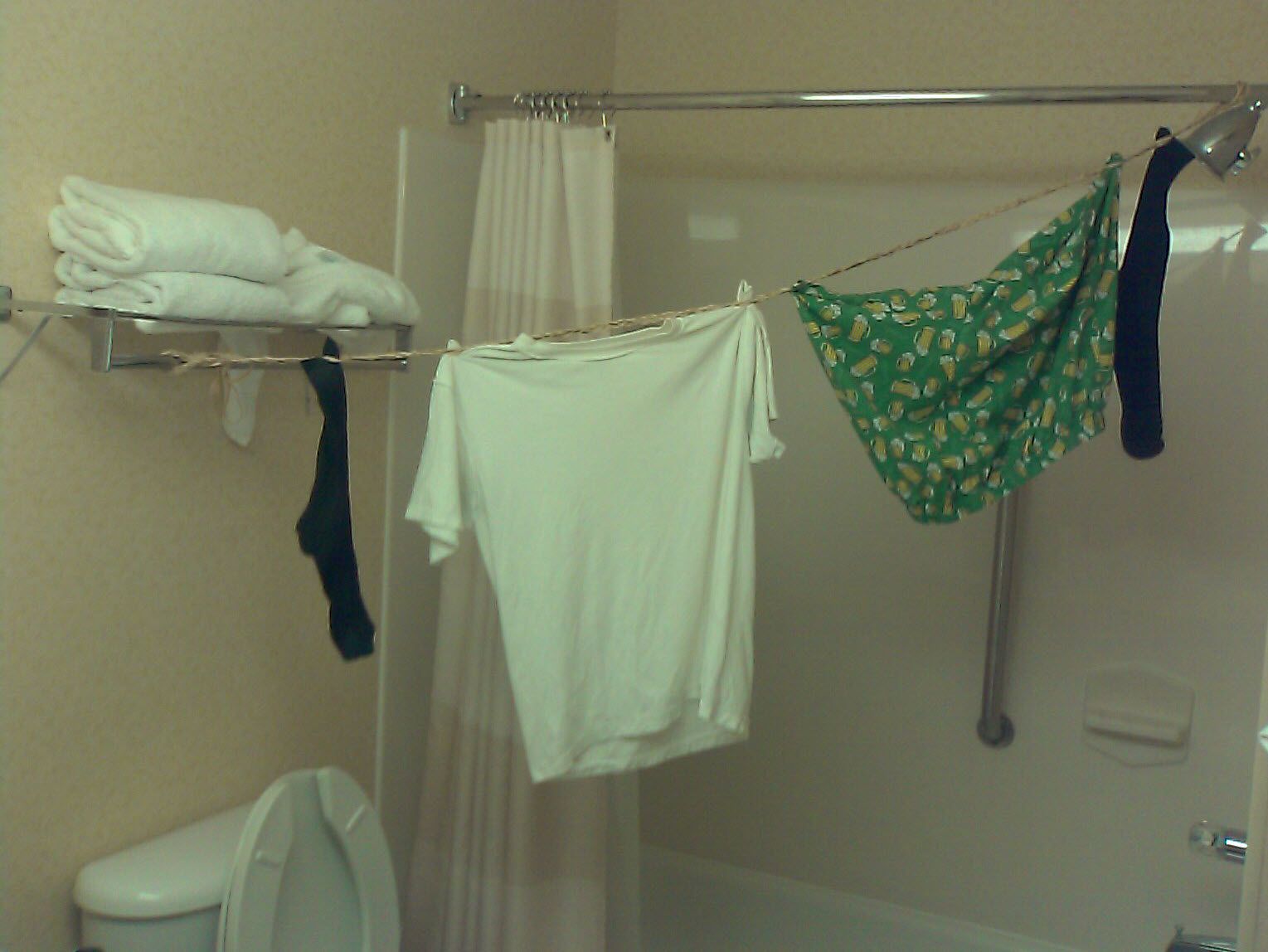 Make a Rubber Band Travel Clothesline ( for Less Than $1 )