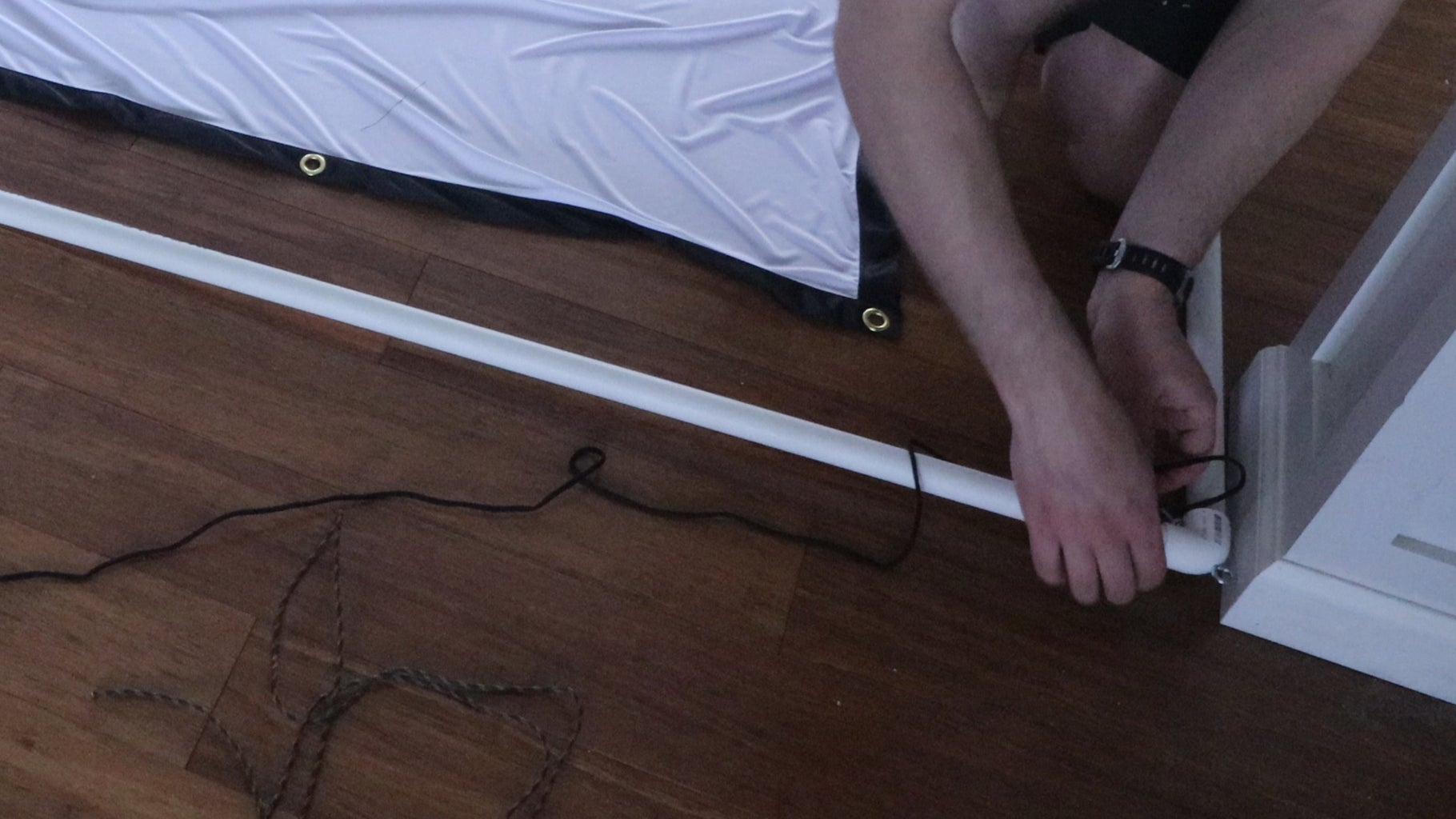 DIY Inexpensive Collapsible Projector Screen Frame : 8 Steps (with ...