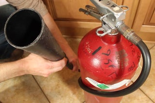 Featured image of post Co2 Fire Extinguisher Expansion Ratio - What there is in a conventional design co2 fire extinguisher is something more like a dump diffuser where the expansion tube swells rapidly in diameter near the.