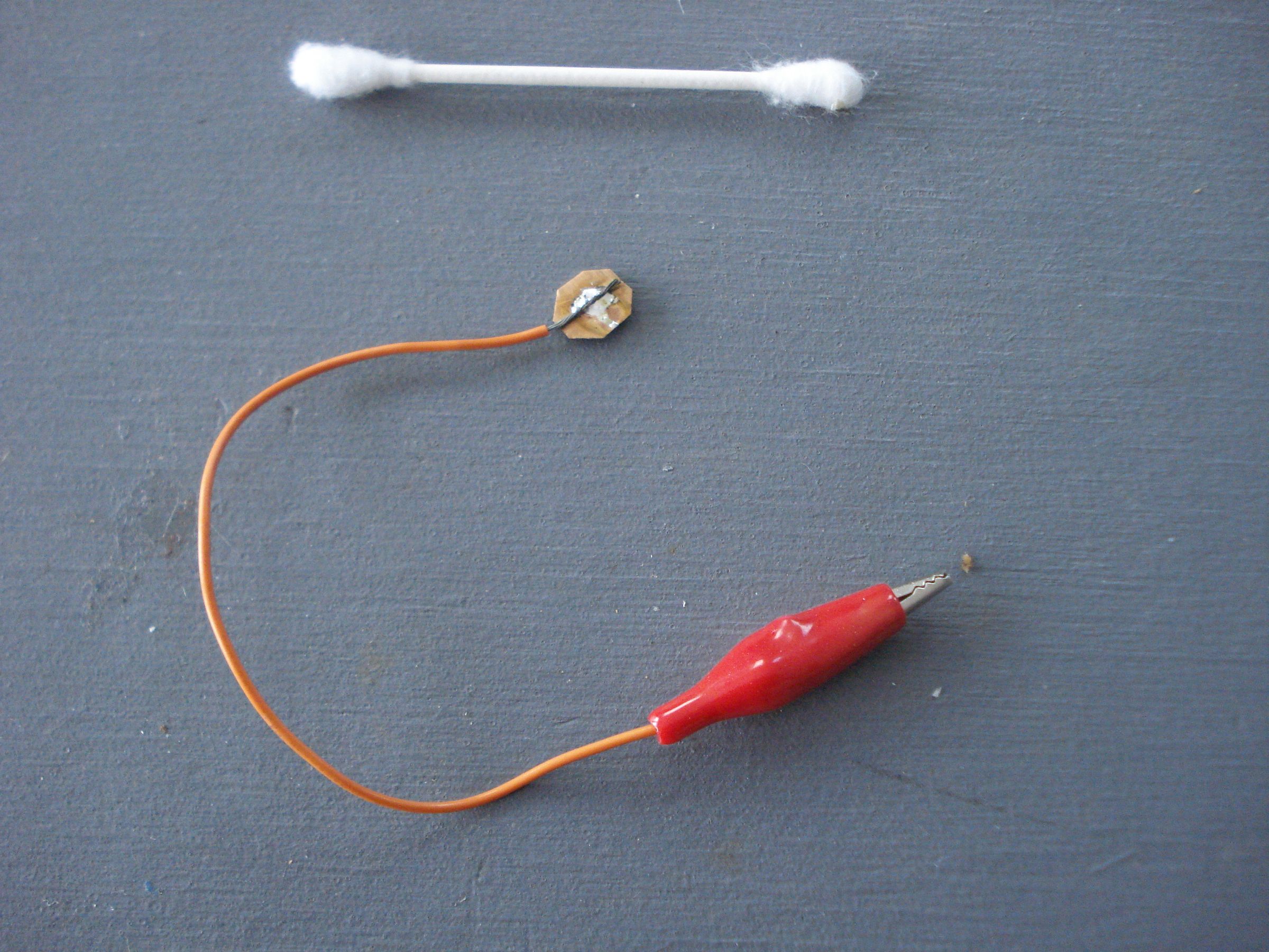 Battery Holder for Double A, Triple A, C and D Cellsbatteries. Cheap, Good, Easy 6 Steps