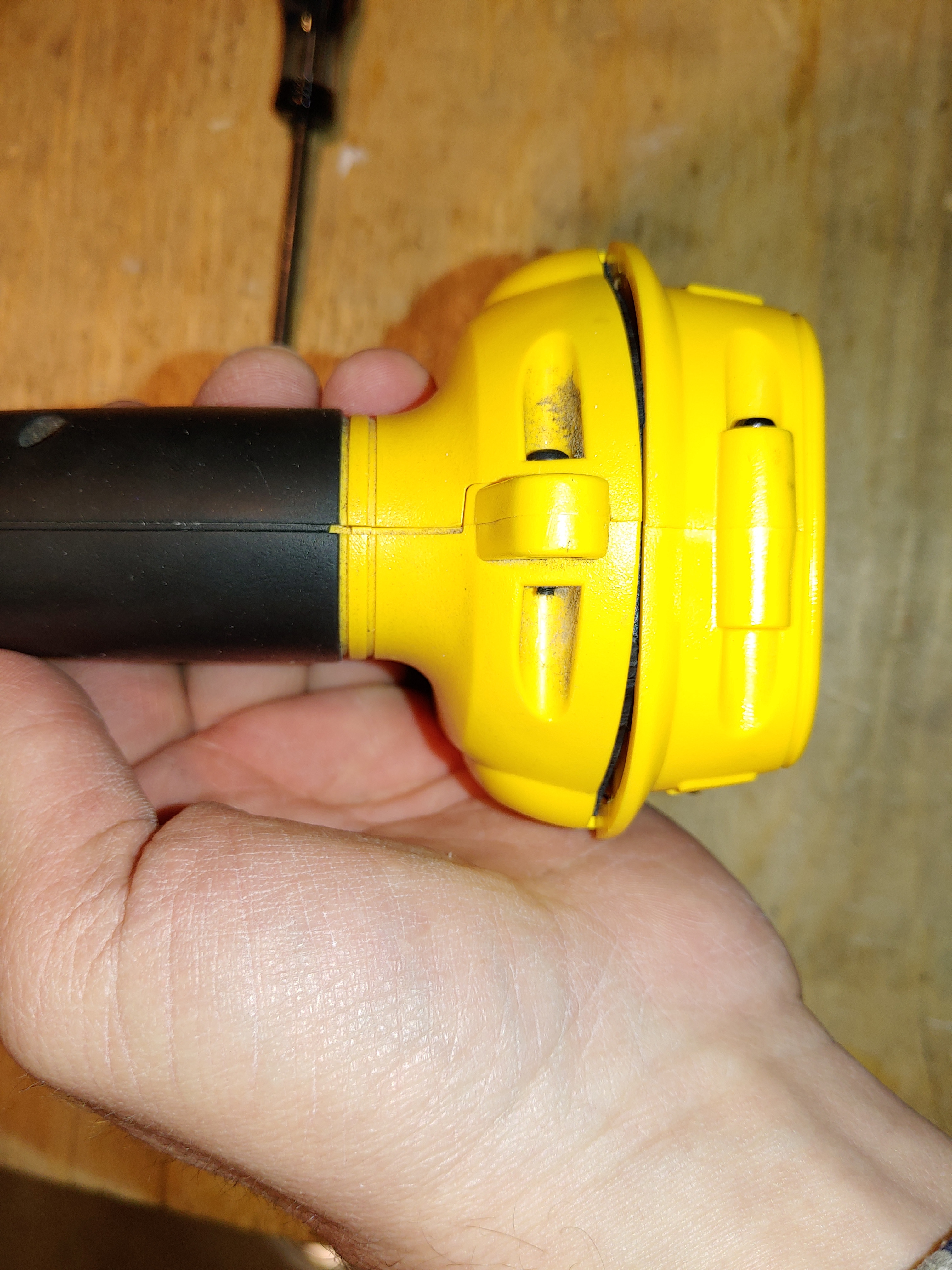 Dewalt 14v Drill With 20v Battery 5 Steps Instructables