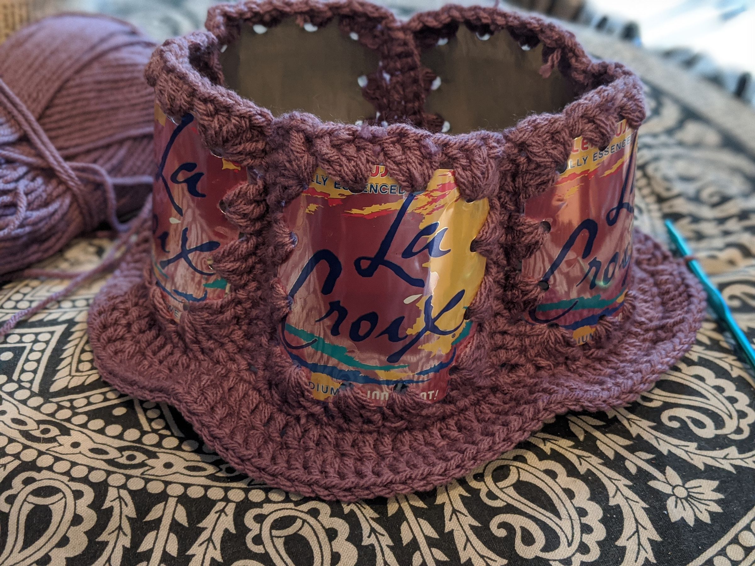 Crocheted Soda Can Hat : 10 Steps (with 