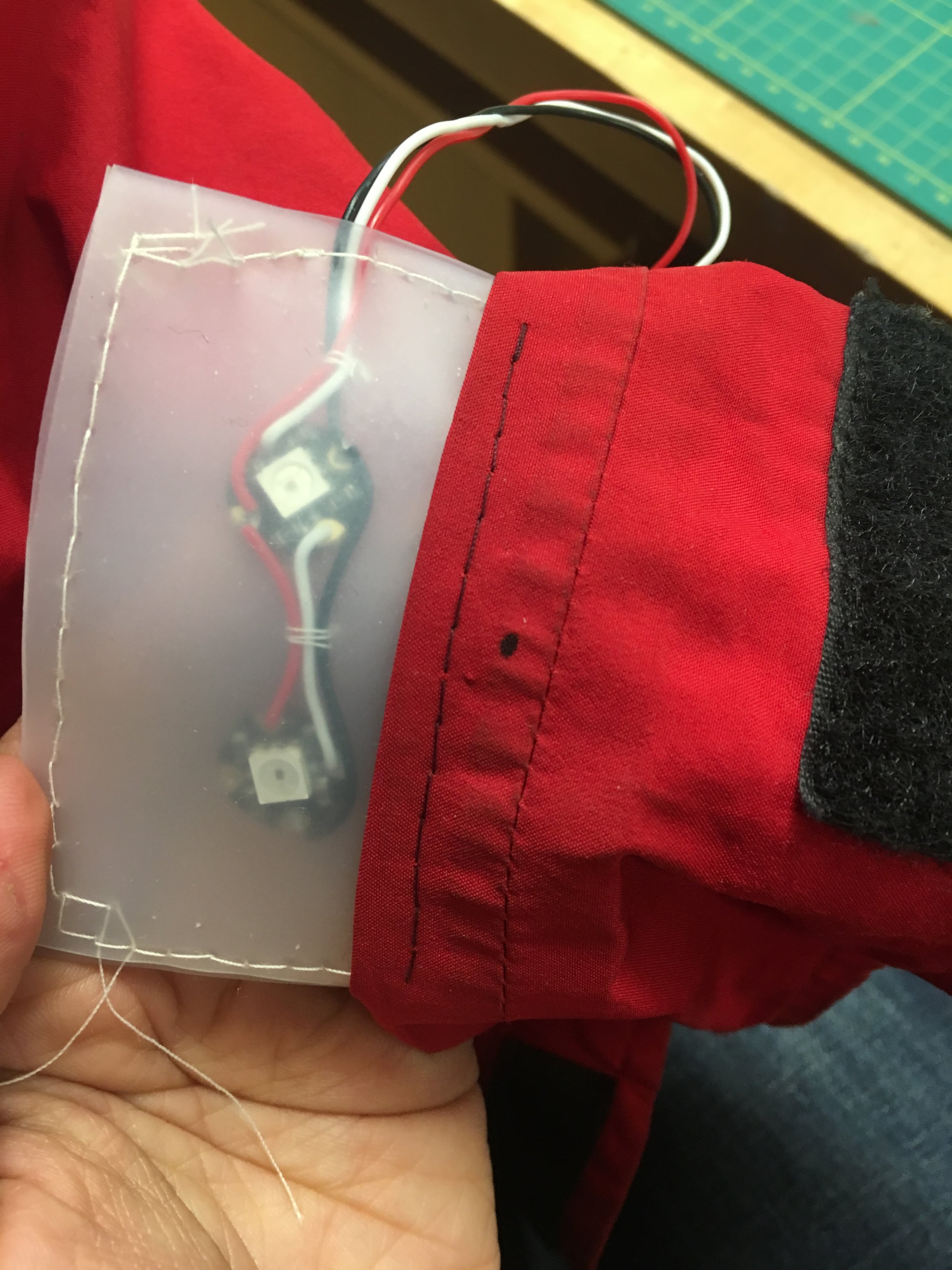 Mountain Safety Jacket Movement Sensitive LED Jacket 11 Steps (with