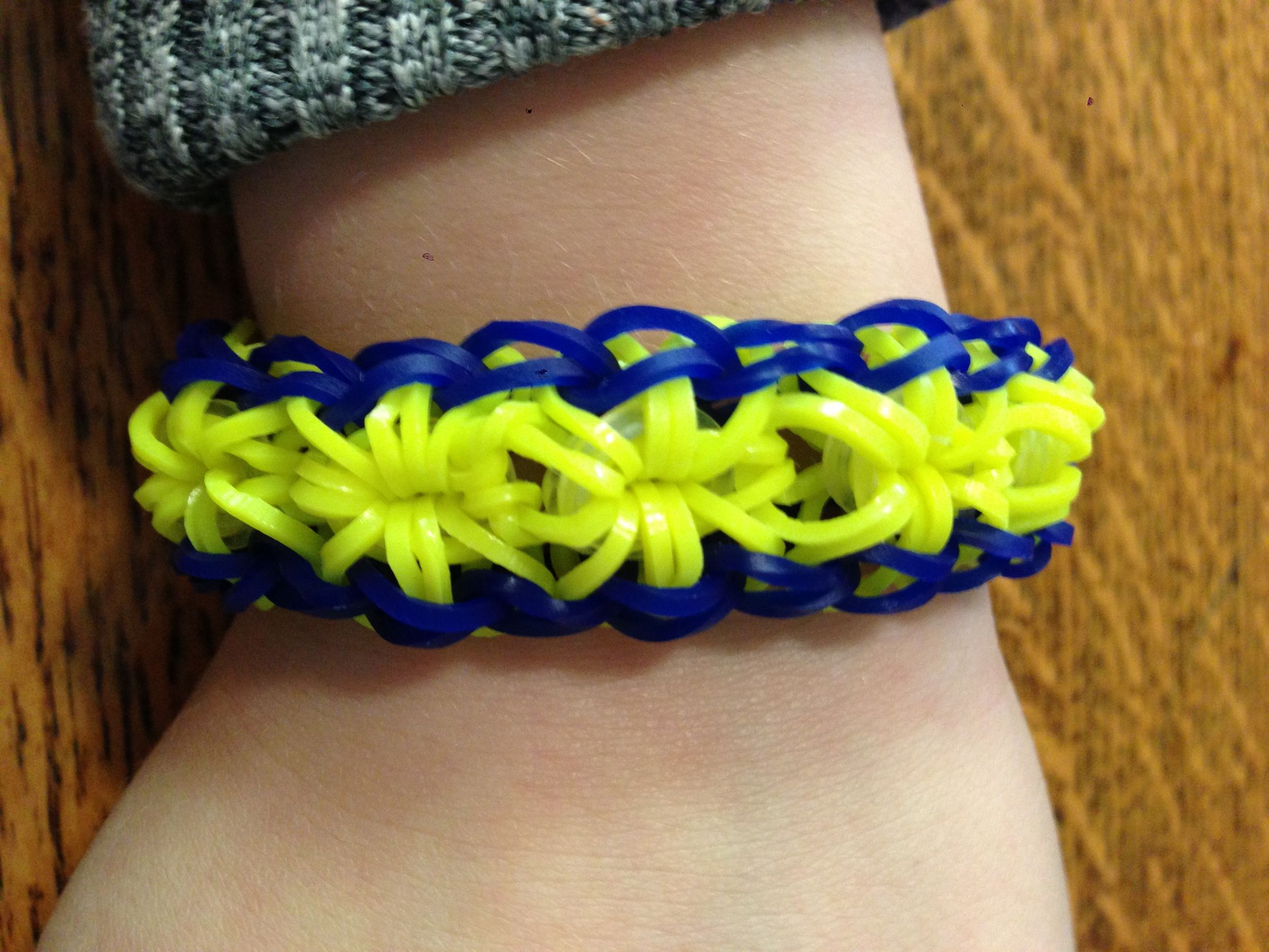 How To Make A Rainbow Loom Starburst Bracelet 18 Steps With Pictures Instructables