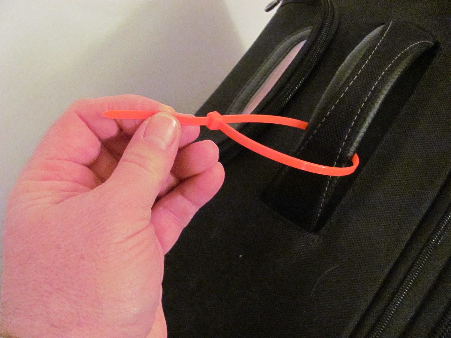 Use Zip Ties to Identify Luggage 5 Steps Instructables