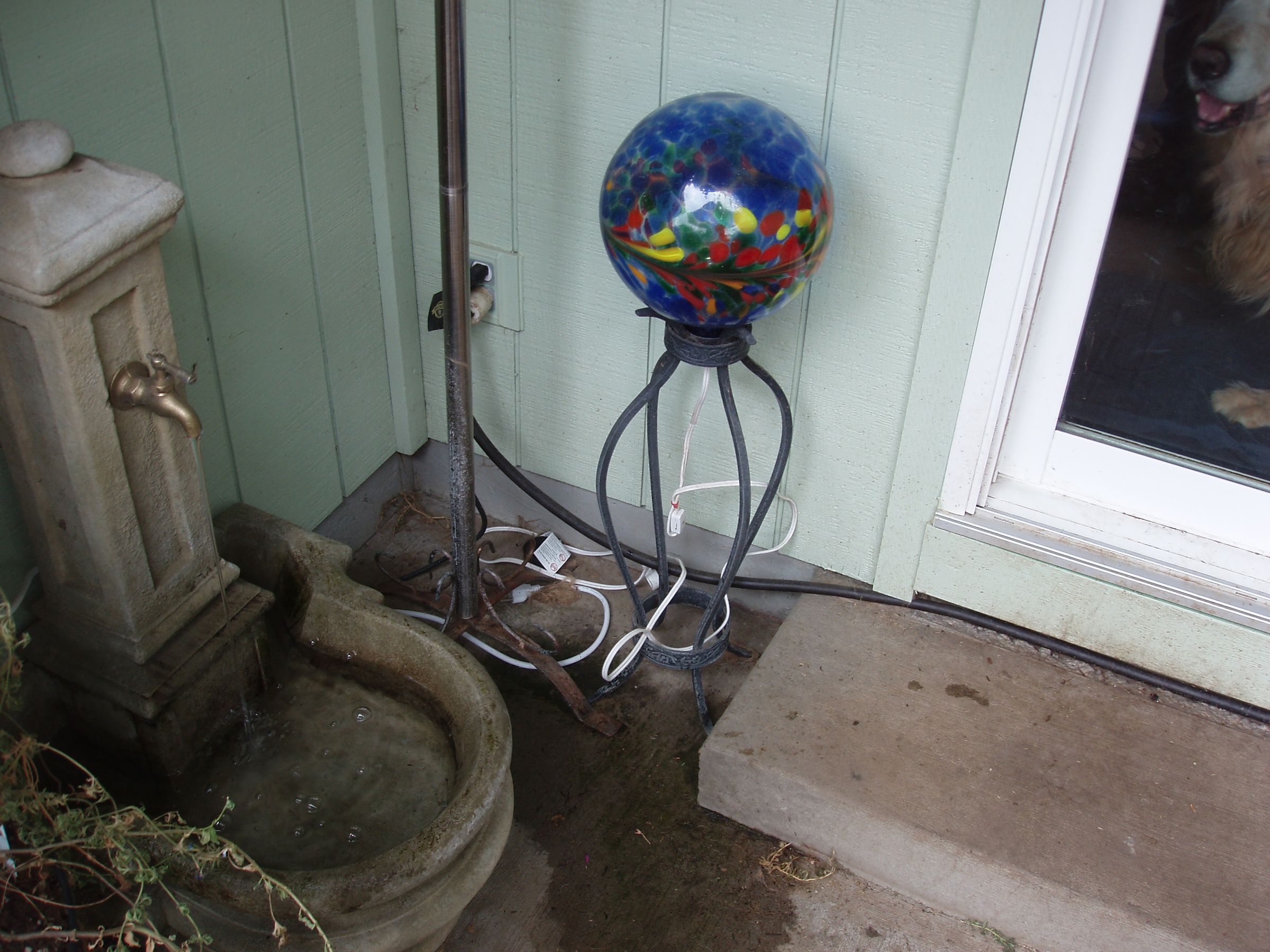 Turning a Garden Gazing Ball Into Decorative Light. 5 Steps