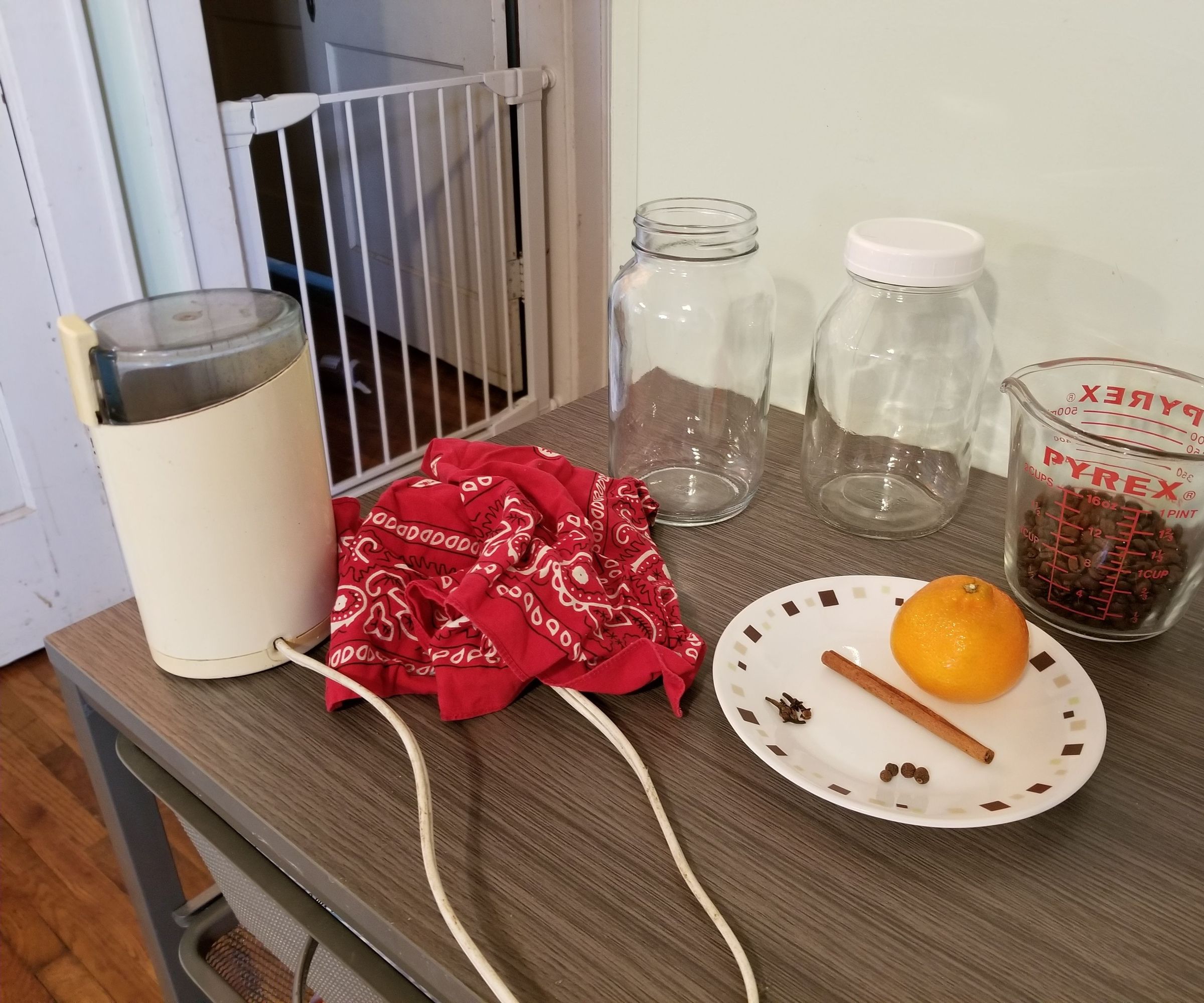 Step-by-step guide for simple cold brew coffee and how to seasonal flavoring DIY Project DIY project