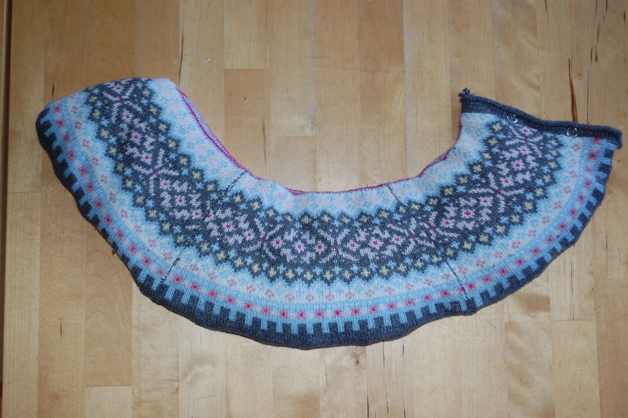 Make Heat Pad From an Old Sweater and Linze! 4 Steps Instructables
