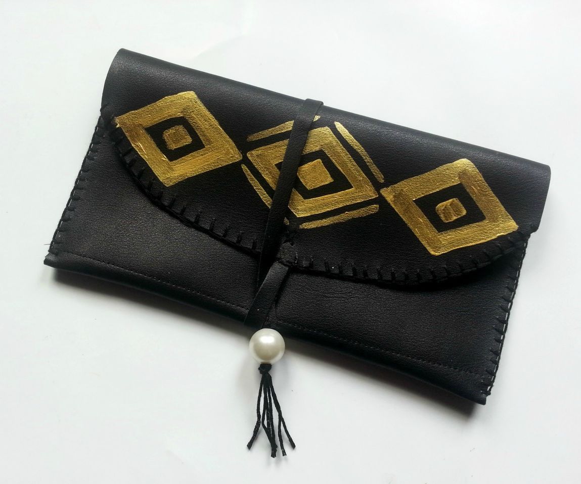 simple leather purse