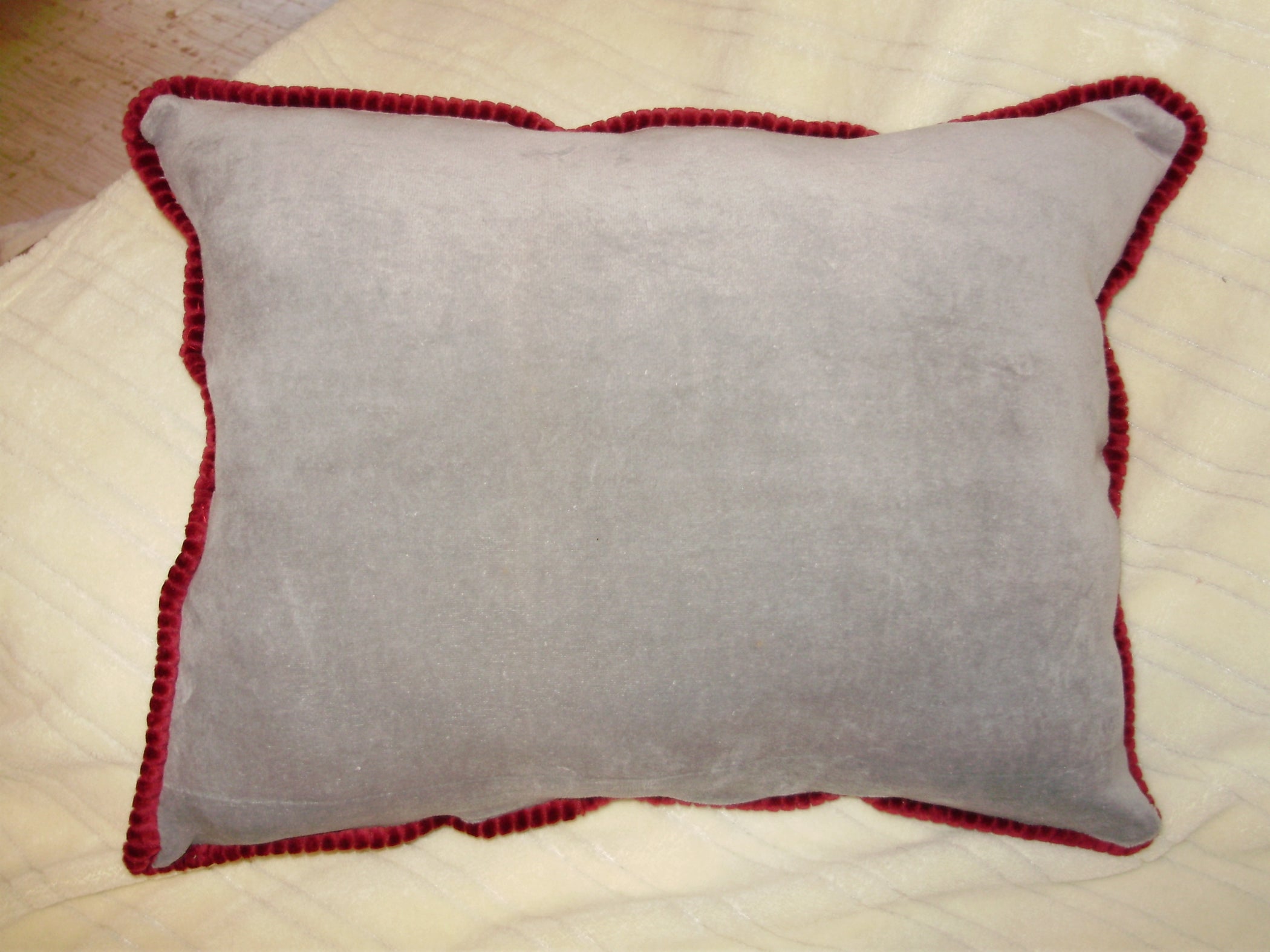 How to Make a Pillow With Corded Trim 5 Steps (with Pictures) Instructables