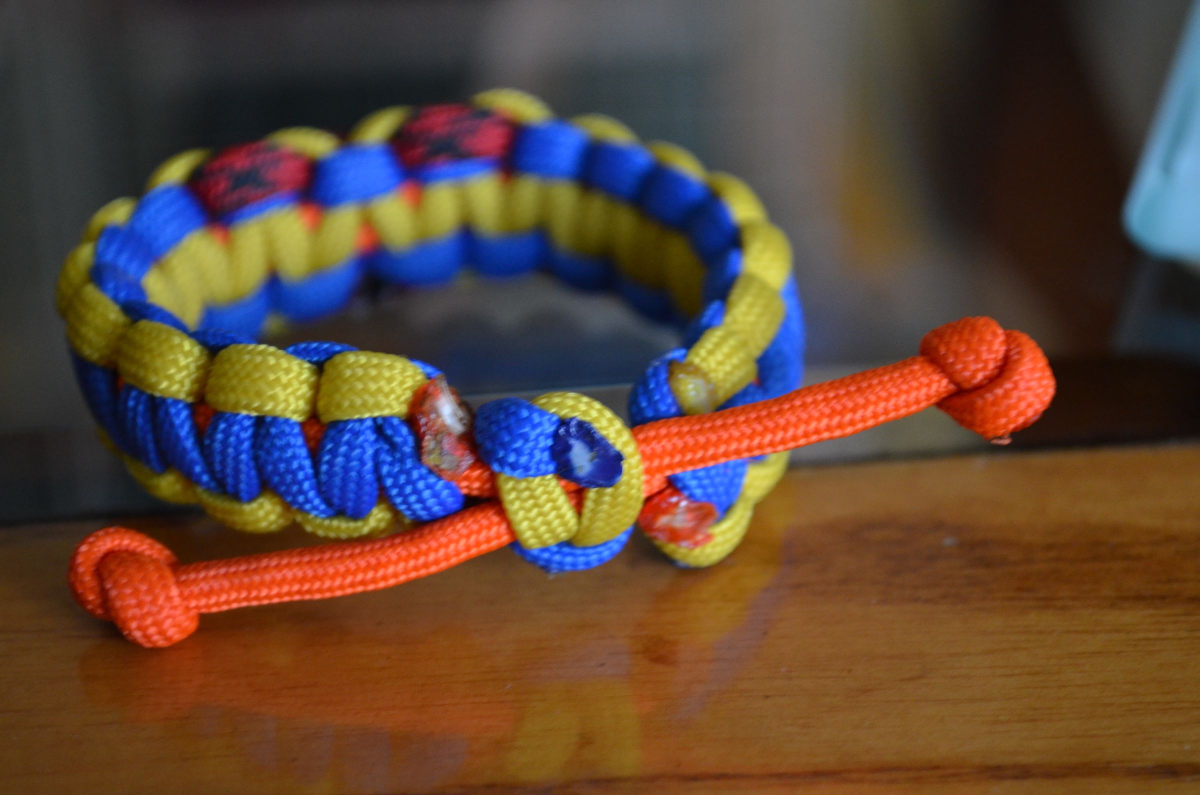 HowTo Adjustable Paracord Bracelet 10 Steps (with Pictures