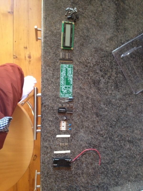 DIY guide for Veleman LCD Scrolling Message Board with step-by-step instructions