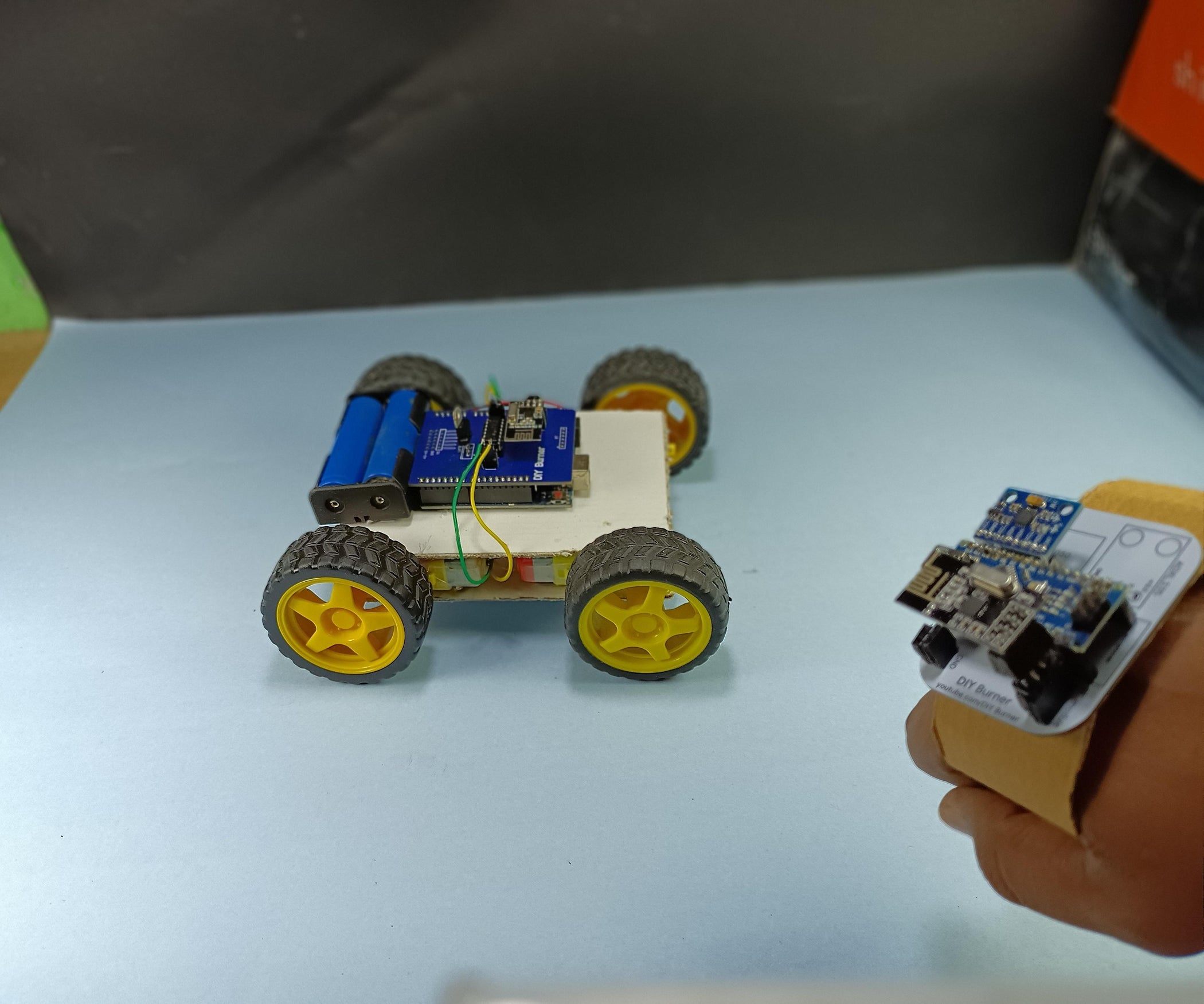 How to Make Gesture Control Robot MadeWithArduino. 9 Steps