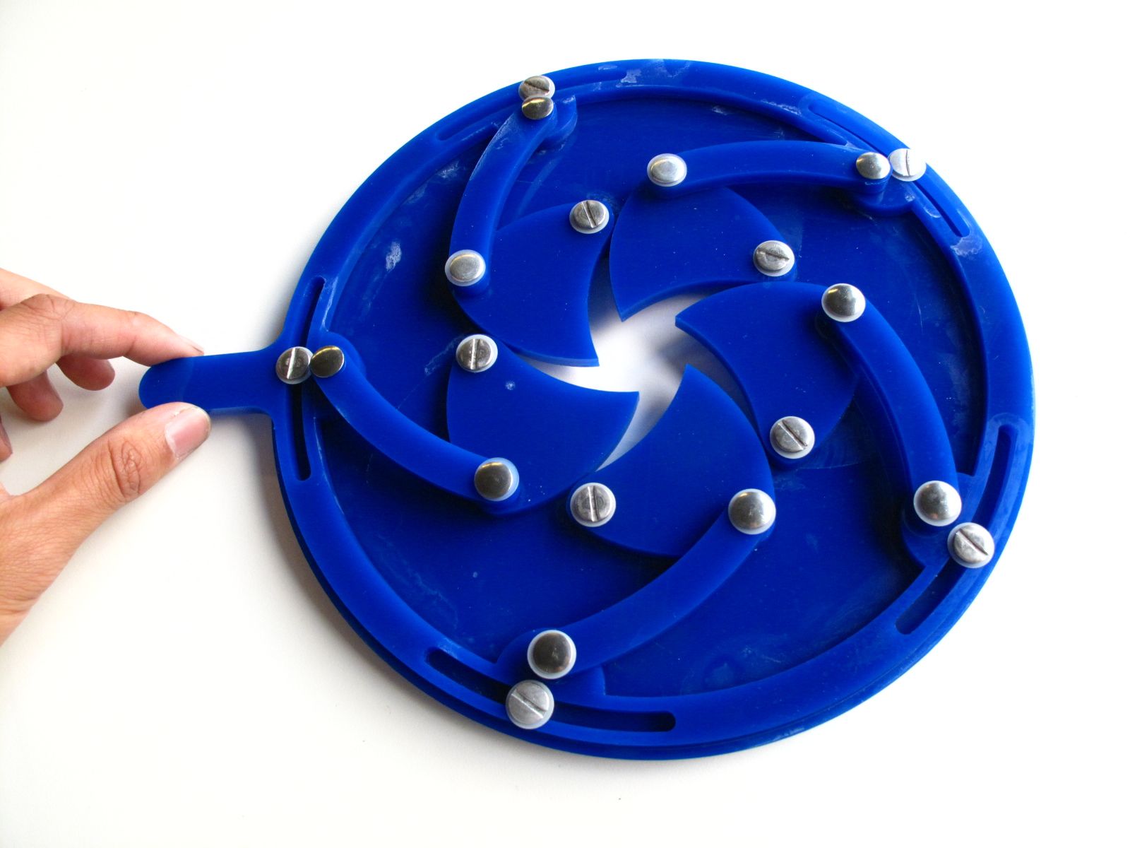Mechanical Iris (with Pictures) Instructables