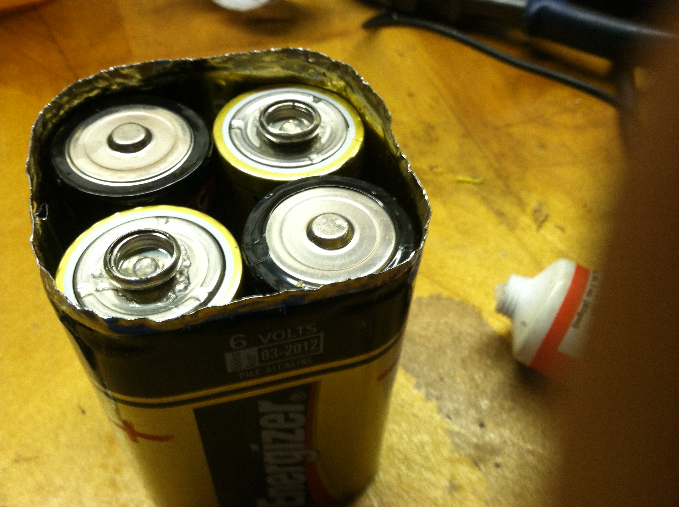 6 Volt Lantern Battery to D Cell Mod! 5 Steps Instructables