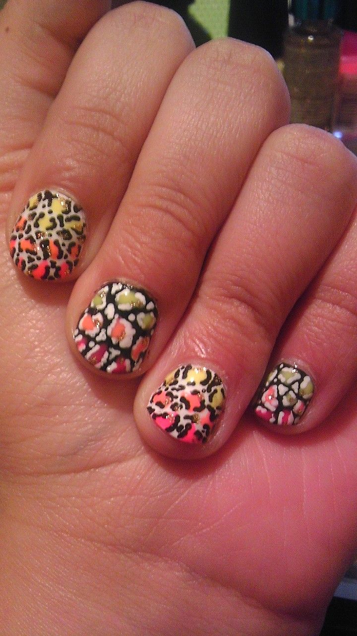 Step-by-step guide for cheetah print tutorial: #nailsbymoi DIY Project DIY project