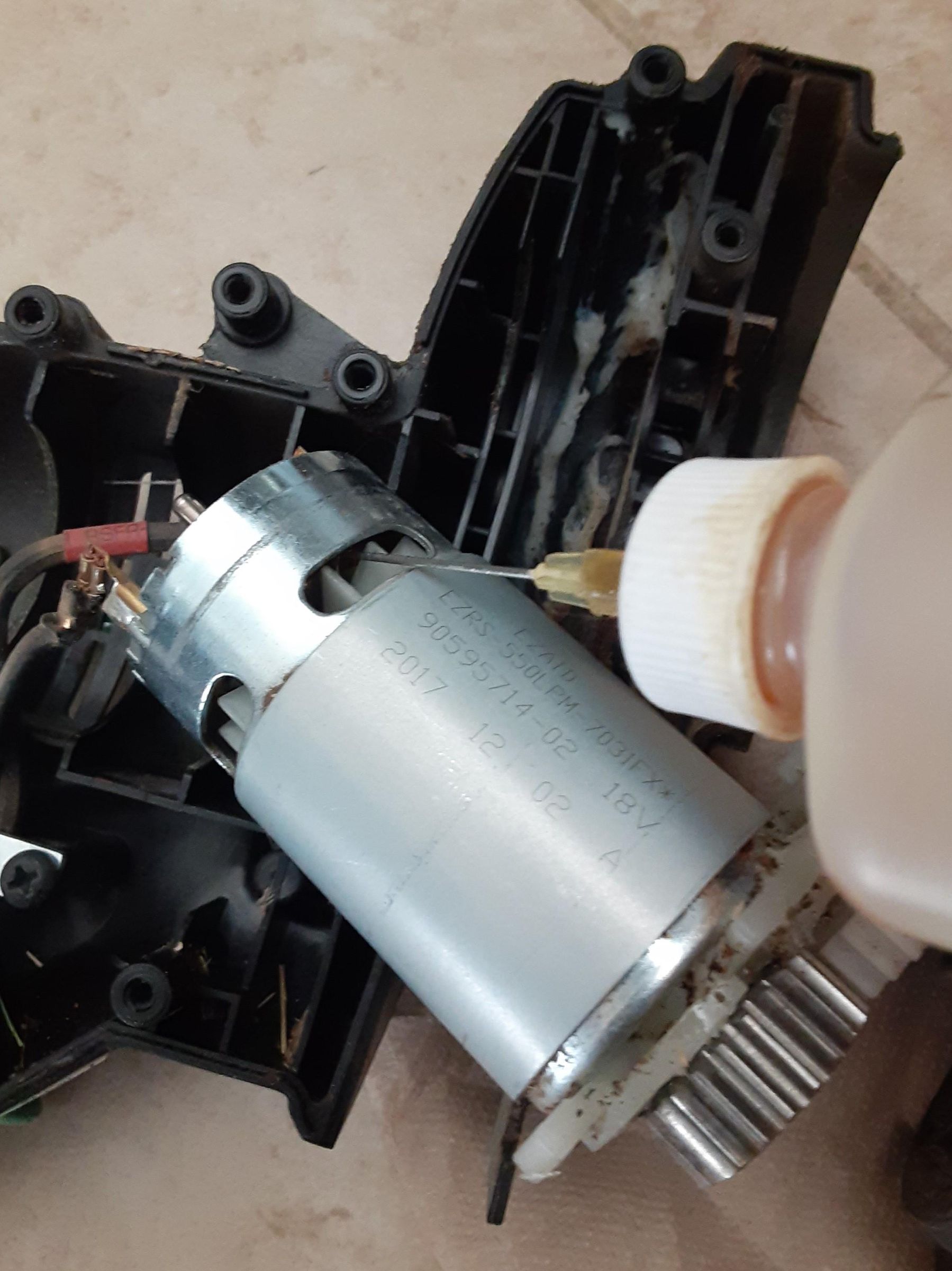 Black and Decker LSTE525 Weed Whacker Repair 8 Steps (with Pictures