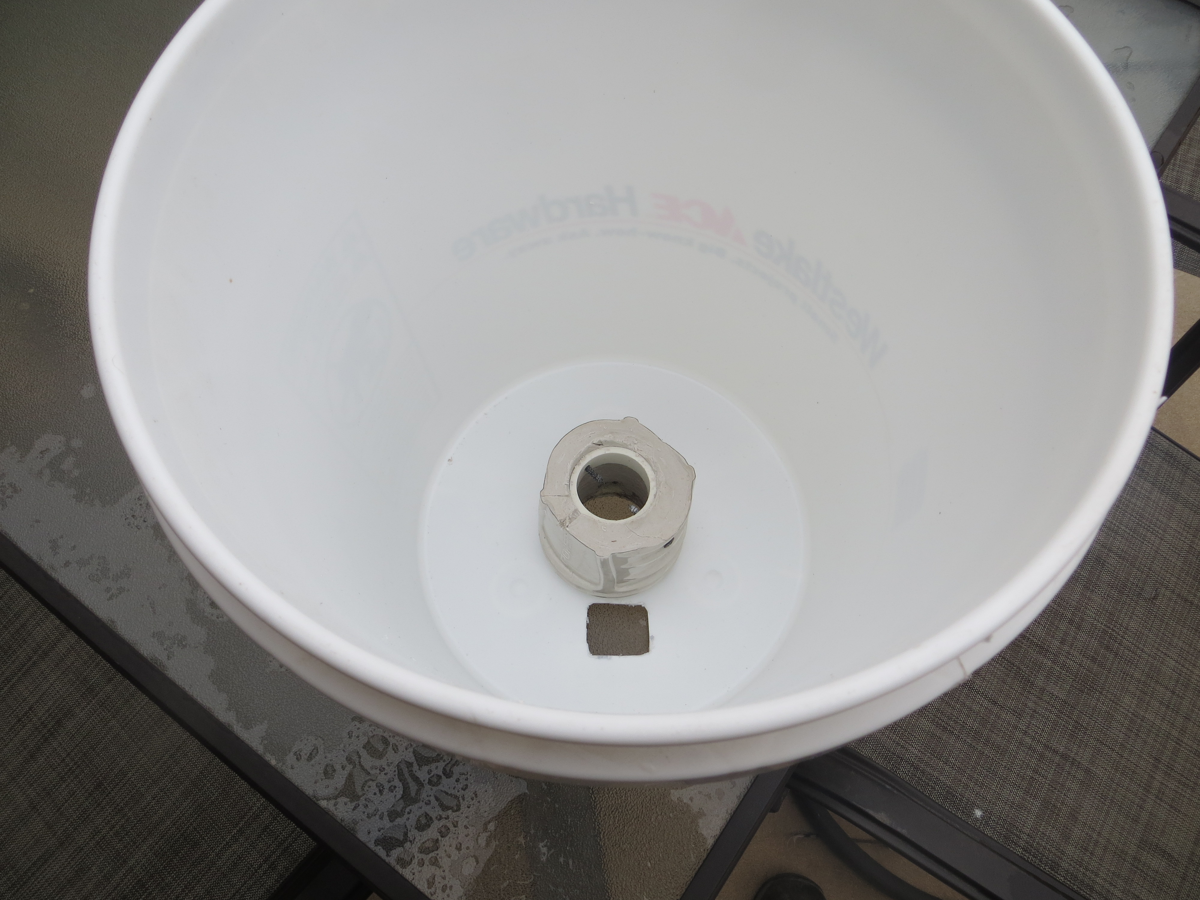 Camp Light / Bucket Light 9 Steps Instructables