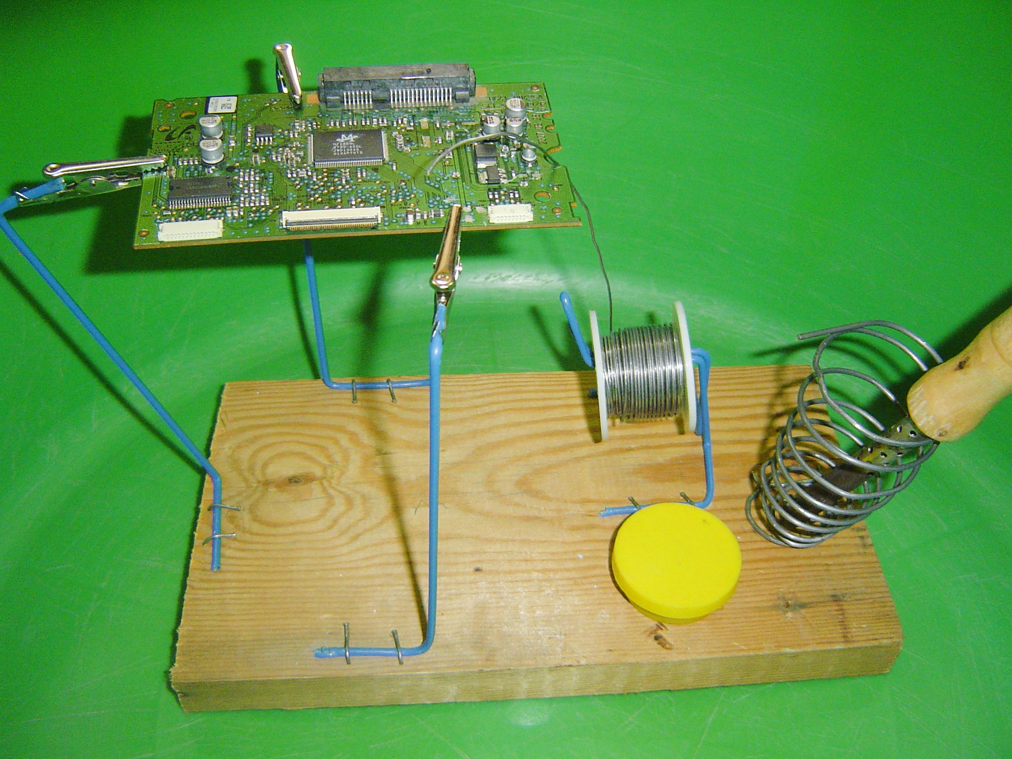 Homemade Soldering Stand 4 Steps Instructables