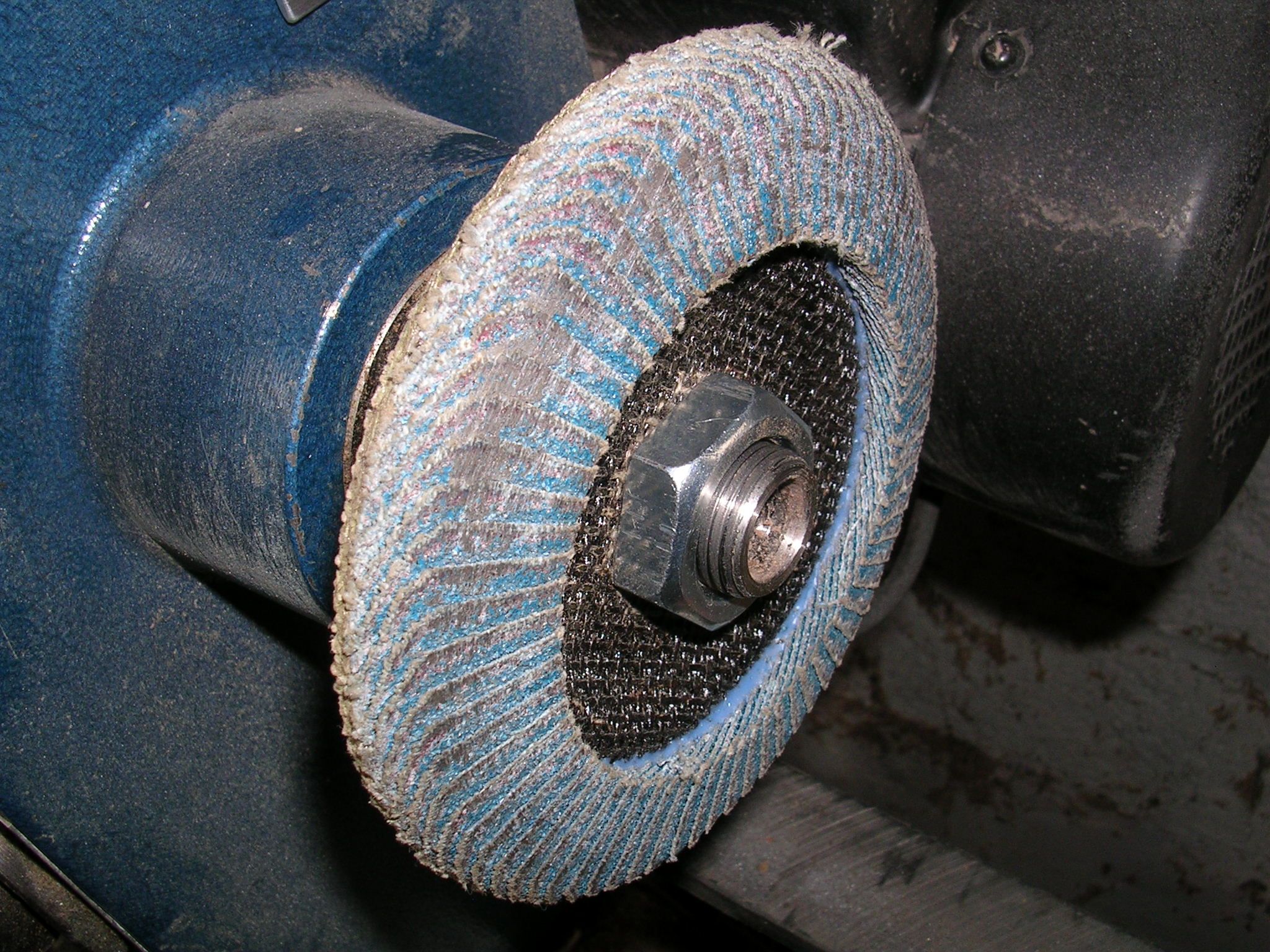 How to Attach a Flap Disk to a Wood Lathe. Instructables