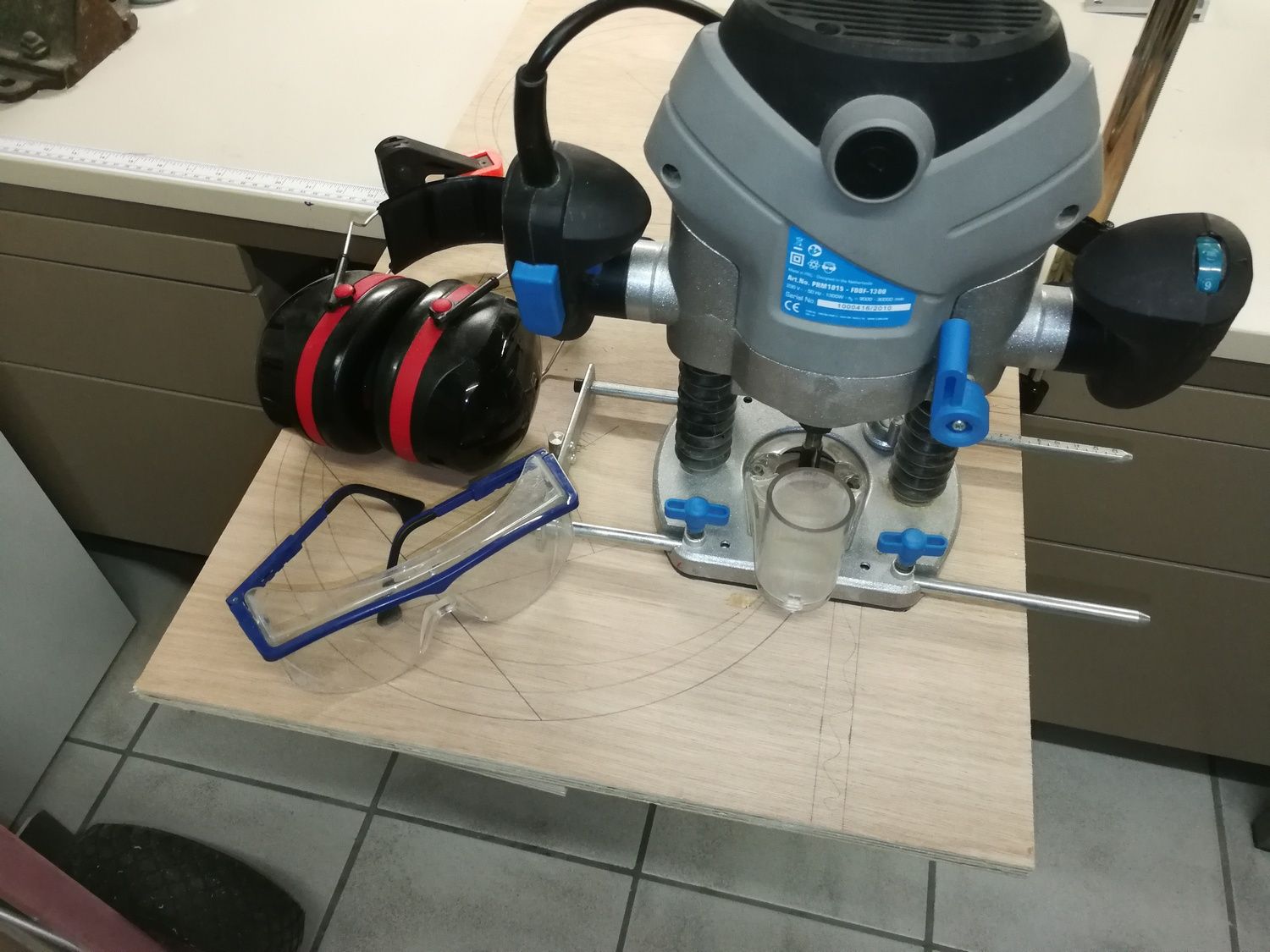 Cheap'n'easy Router Circle Jig 6 Steps (with Pictures) Instructables