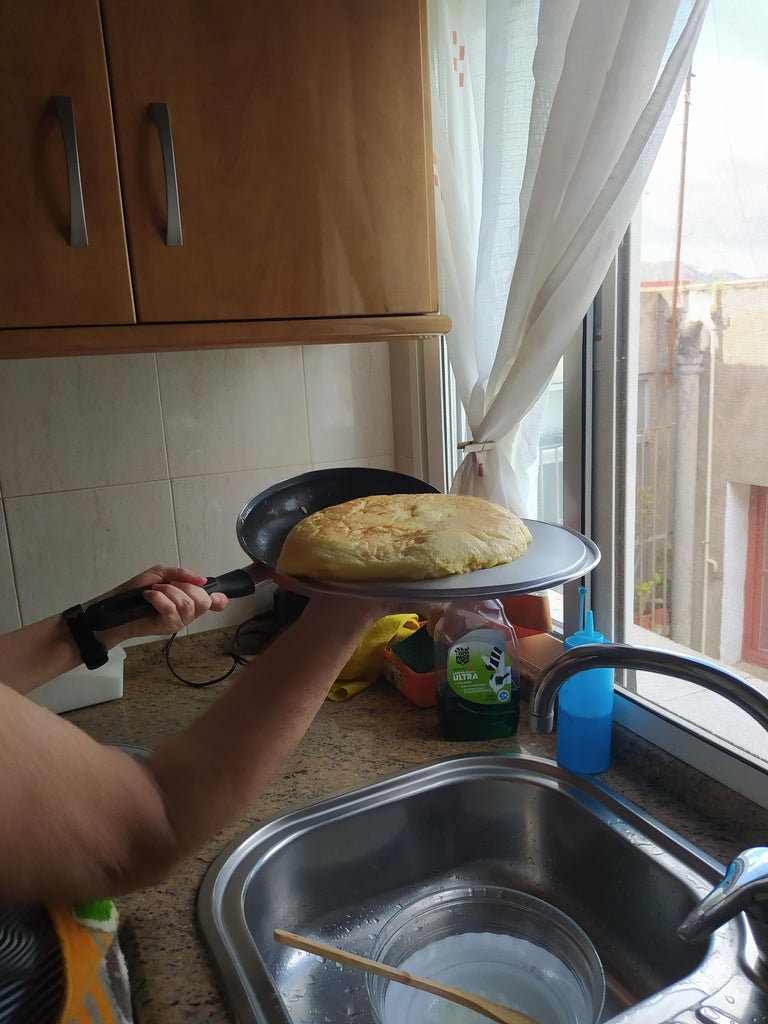 Typical Spanish Omelet : 11 Steps (with Pictures) - Instructables