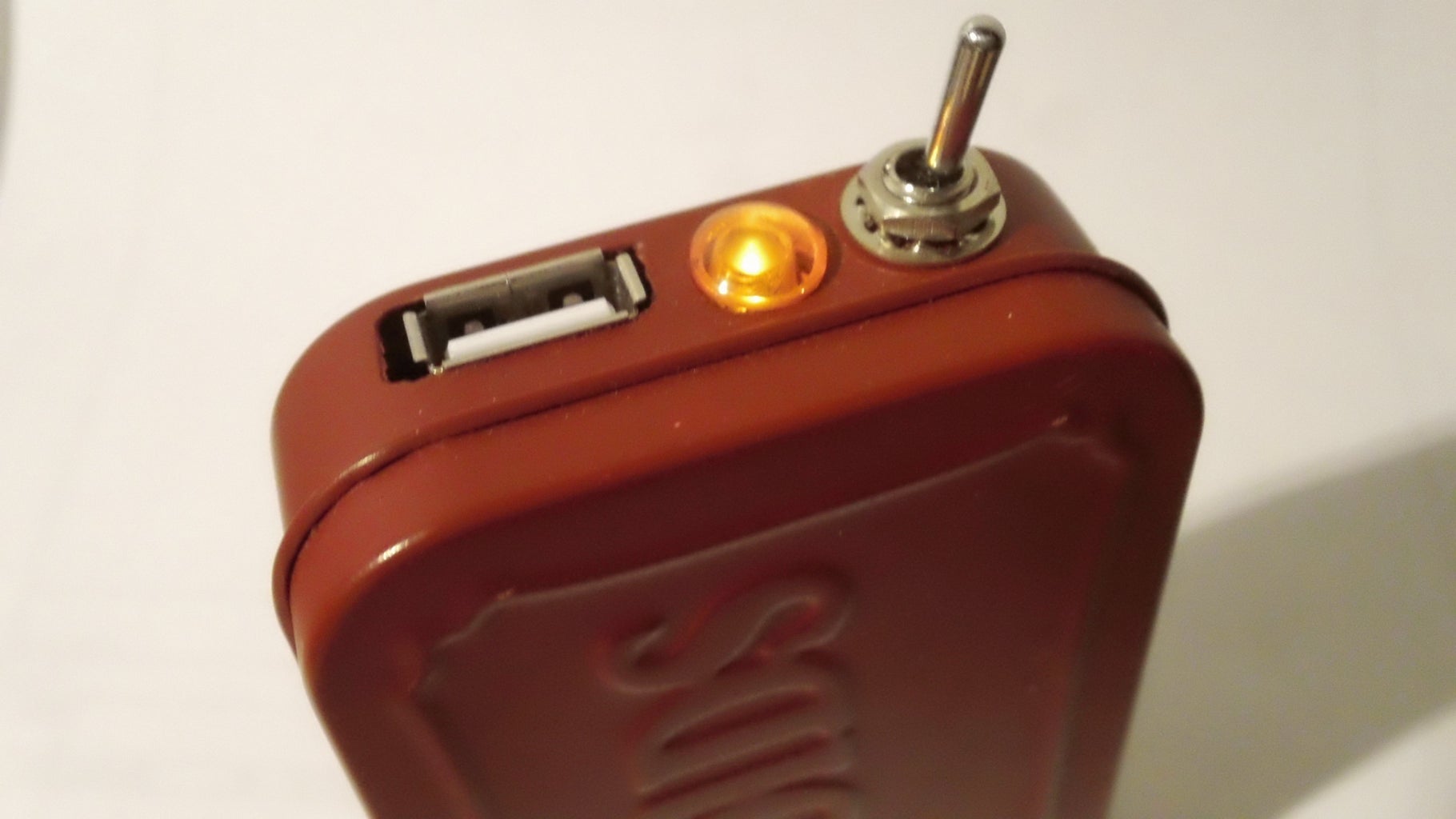 Make A Usb Iphone Ipod Charger On The Cheap! : 5 Steps (With Pictures) -  Instructables